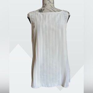 Bailey 44 Ivory Textured Sleeveless Top. Size M